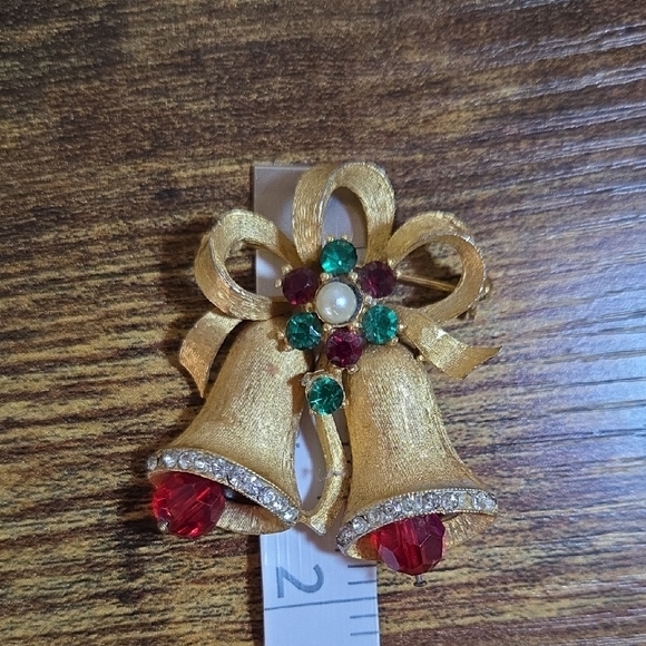 Vintage Gold Brooch with Red and Green Gem Accents - Picture 3 of 6